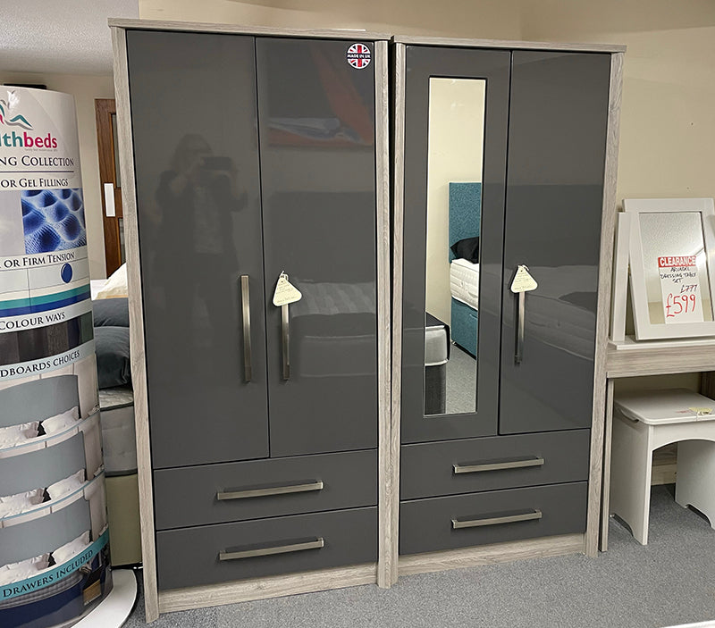 Modern 2-door wardrobe